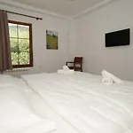 Dr Bizhga Agroturizem Golem (Gjirokaster)