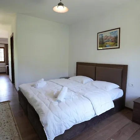 Dr Bizhga Agroturizem Gæstehus Golem (Gjirokaster)