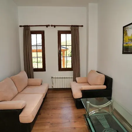 Dr Bizhga Agroturizem * Golem (Gjirokaster)