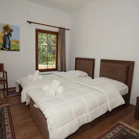 Dr Bizhga Agroturizem 招待所 Golem (Gjirokaster)