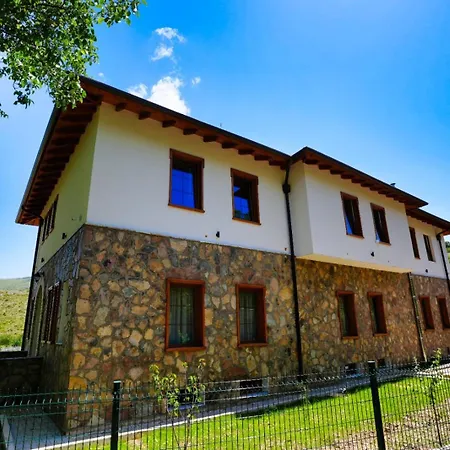 招待所 Dr Bizhga Agroturizem Golem (Gjirokaster)