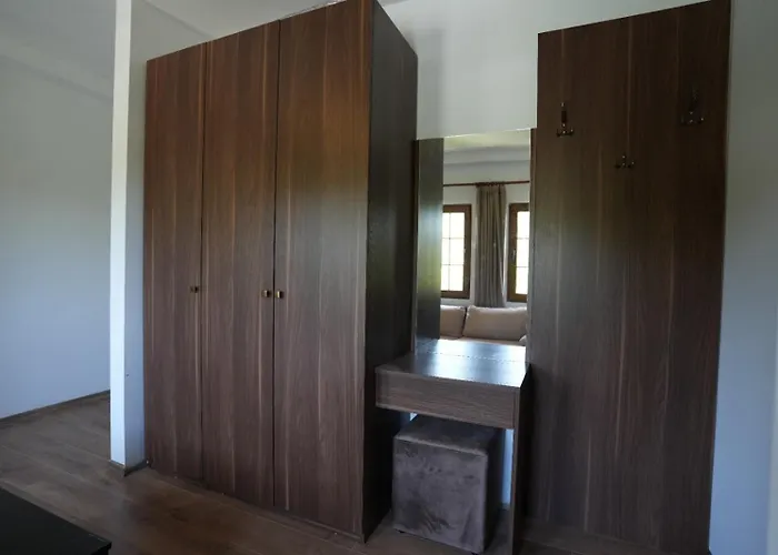 Dr Bizhga Agroturizem Affittacamere Golem (Gjirokaster)