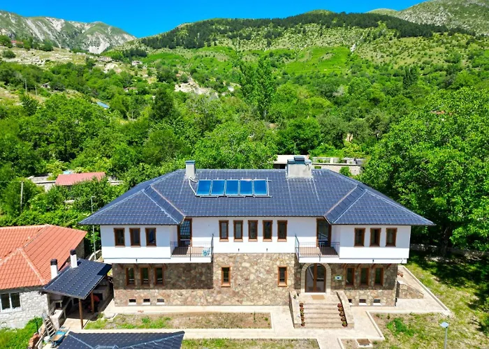 Dr Bizhga Agroturizem * Golem (Gjirokaster)