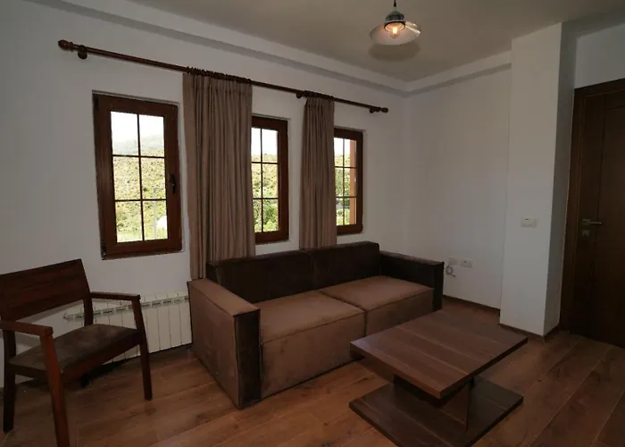 Dr Bizhga Agroturizem Golem (Gjirokaster)