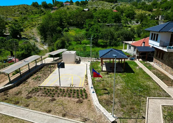 Dr Bizhga Agroturizem * Golem (Gjirokaster)