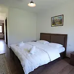 Dr Bizhga Agroturizem Гостевой дом Golem (Gjirokaster)