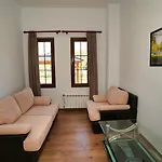 Dr Bizhga Agroturizem * Golem (Gjirokaster)