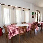Dr Bizhga Agroturizem * Golem (Gjirokaster)