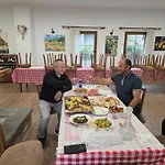 Dr Bizhga Agroturizem Гостевой дом Golem (Gjirokaster)