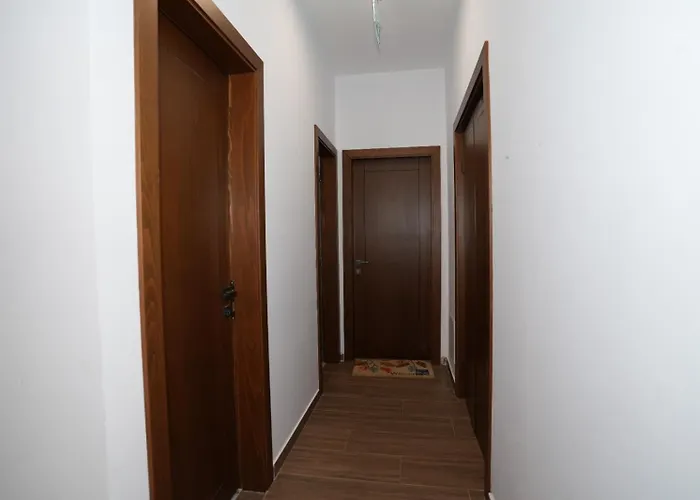 Dr Bizhga Agroturizem Pensjonat Golem (Gjirokaster)