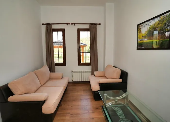 Dr Bizhga Agroturizem * Golem (Gjirokaster)