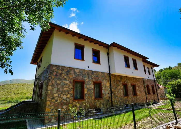 Pensjonat Dr Bizhga Agroturizem Golem (Gjirokaster)