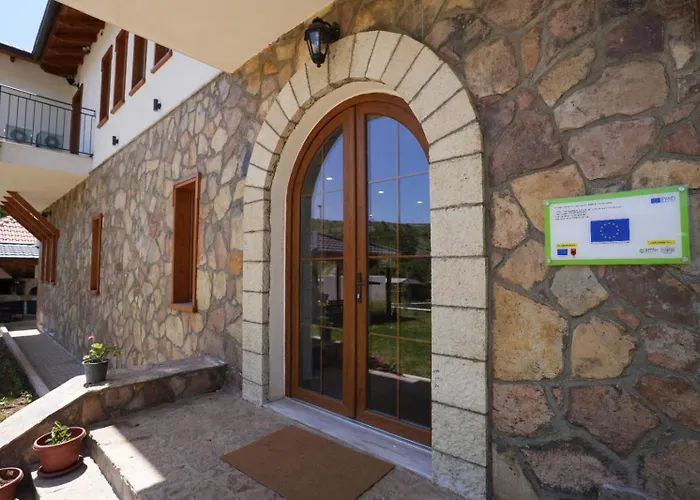Dr Bizhga Agroturizem * Golem (Gjirokaster)