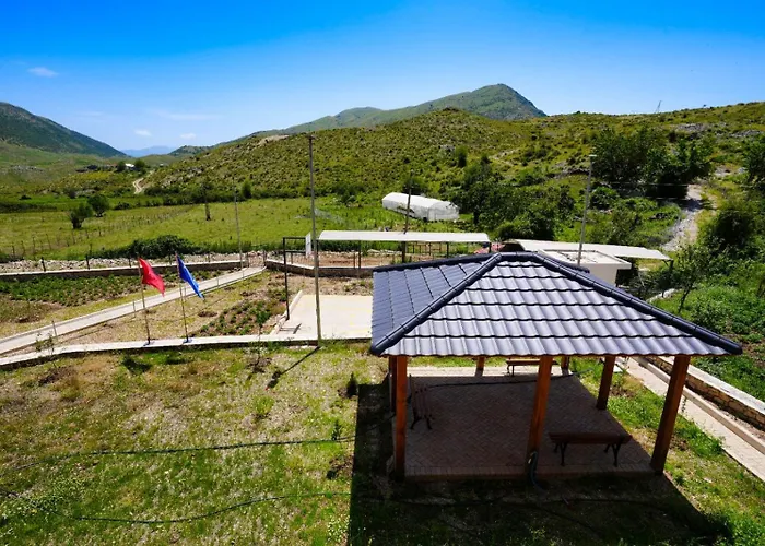 Dr Bizhga Agroturizem Pensjonat Golem (Gjirokaster)