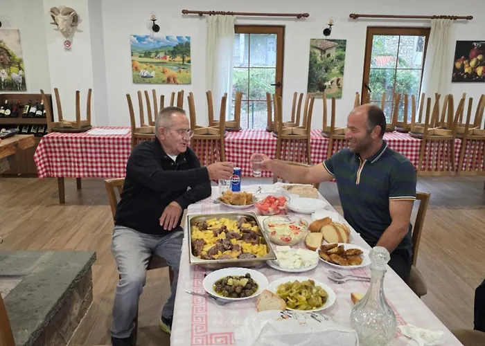 Dr Bizhga Agroturizem Pensjonat Golem (Gjirokaster)